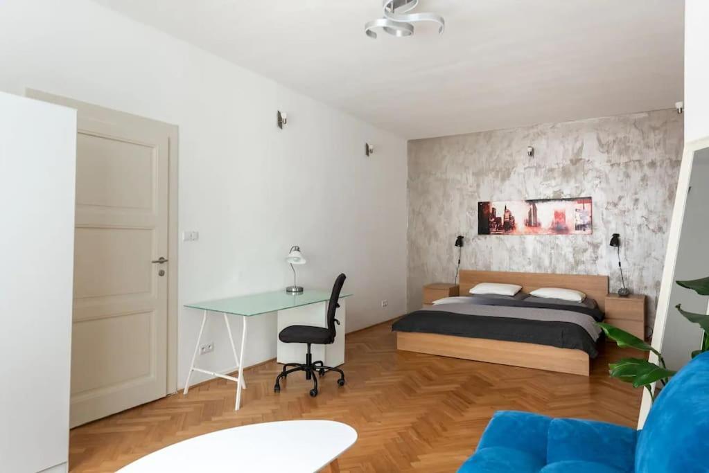 2 Bedrooms Near Wenceslas Sq Lejlighed *